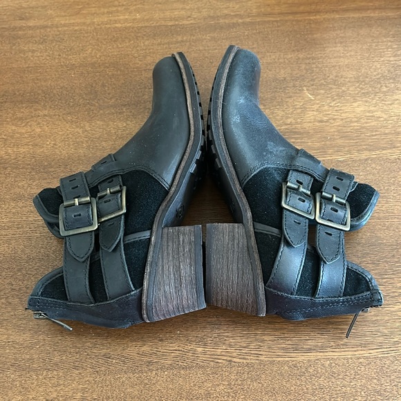 UGG Shoes - UGG Patsy Black Leather Booties